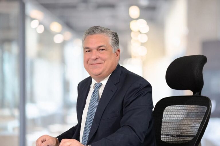 Francisco Martinelli: abogado experto en energías renovables