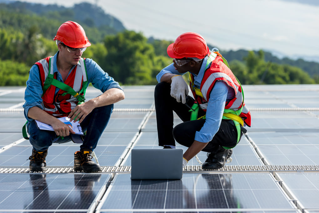 Cómo los paneles solares aumentan el valor de tu propiedad en El Salvador