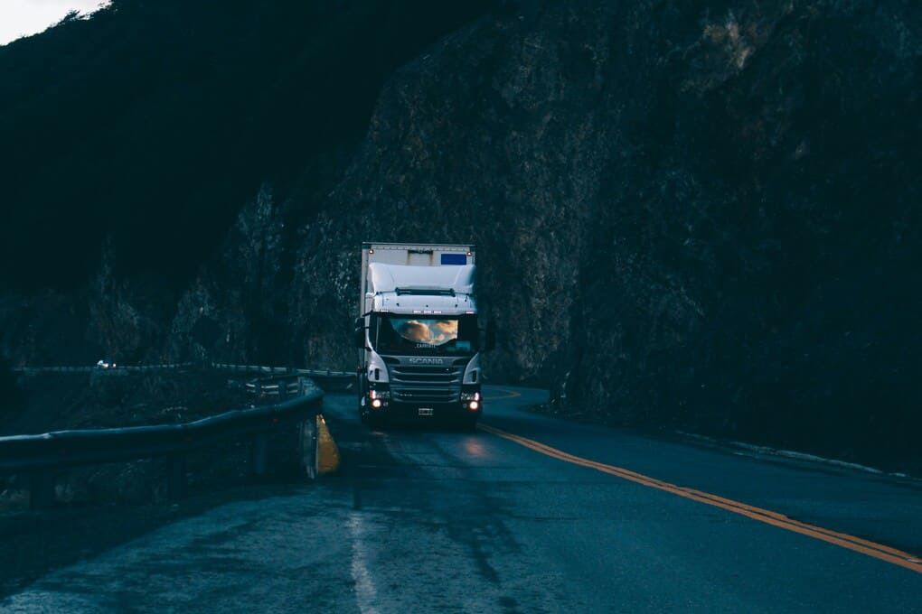 Transporte eficiente en Panamá: ¿carga marítima o terrestre?